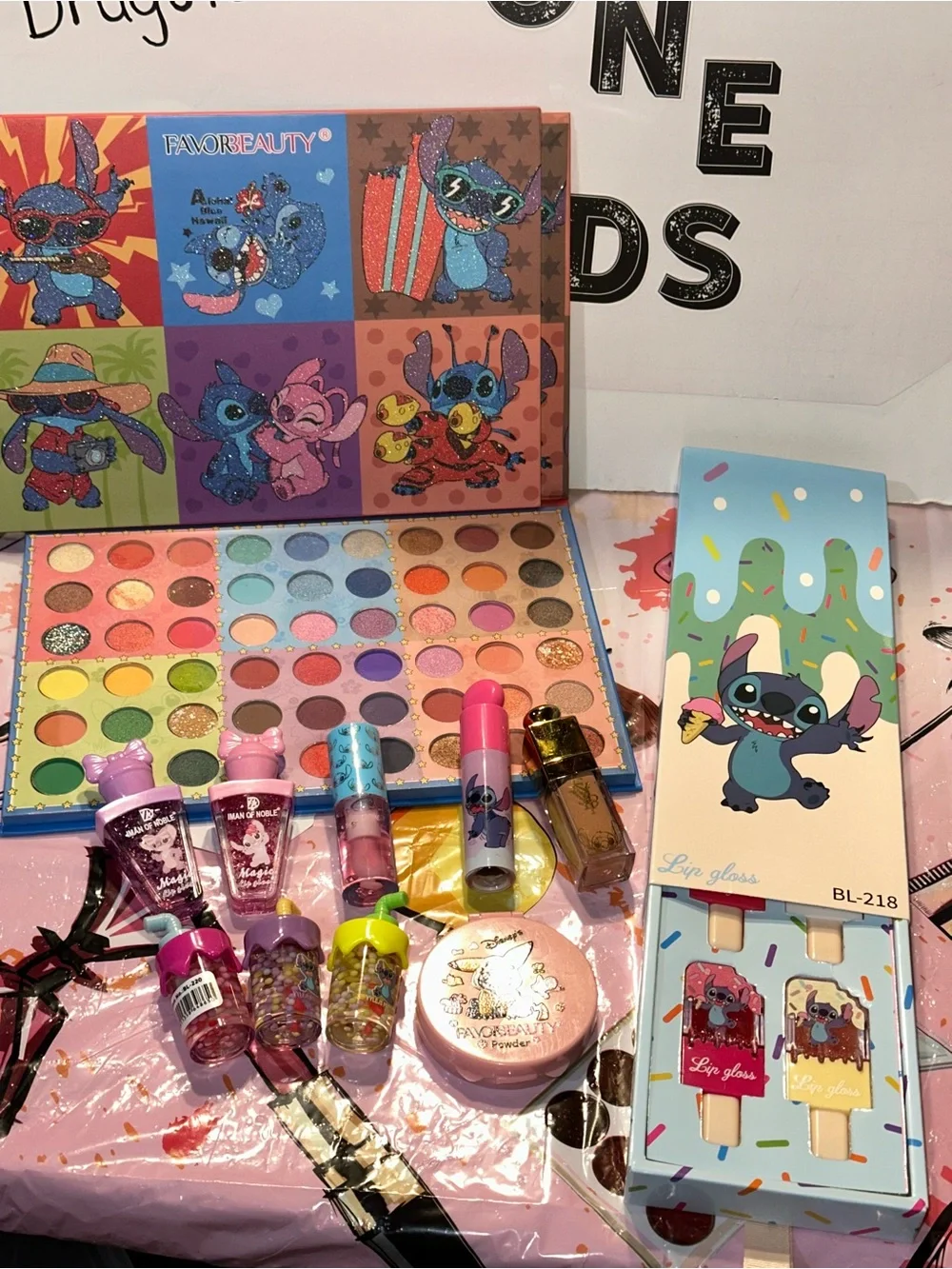 Stitch Cosmetic Set - Lip Gloss & Eyeshadow Kit